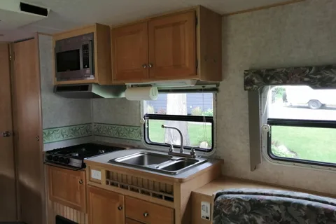 Laura's Trailbay 21FD Travel Trailer