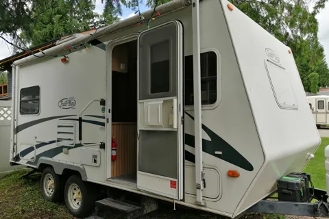 Laura's Trailbay 21FD Travel Trailer