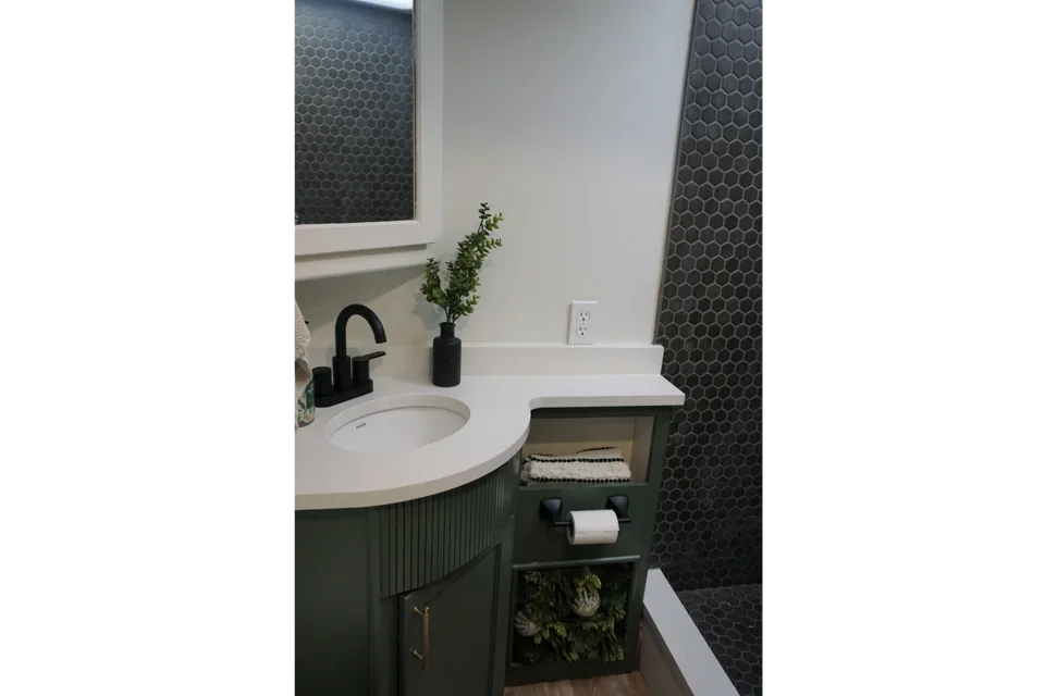 Joy the RV (Completely Renovated Class A)