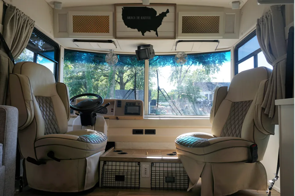 Joy the RV (Completely Renovated Class A)