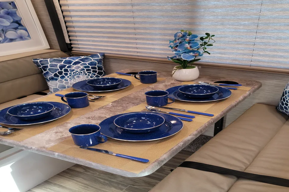 ALL-INCLUSIVE Brand New 2021 Thor Motor Coach Four Winds 22E Class C