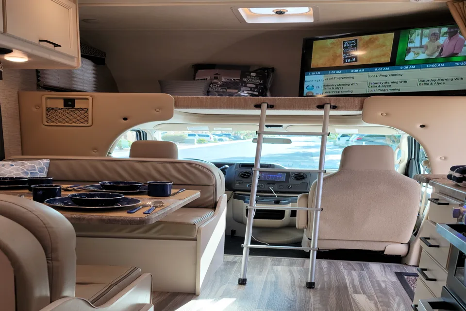 ALL-INCLUSIVE Brand New 2021 Thor Motor Coach Four Winds 22E Class C
