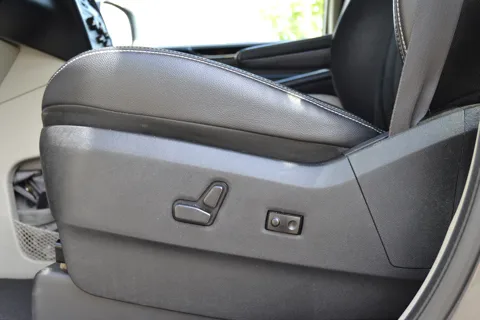 Fuel Efficient, Easy to Drive Campervan! Seats/Sleeps 4 adults, 5 w/kids!