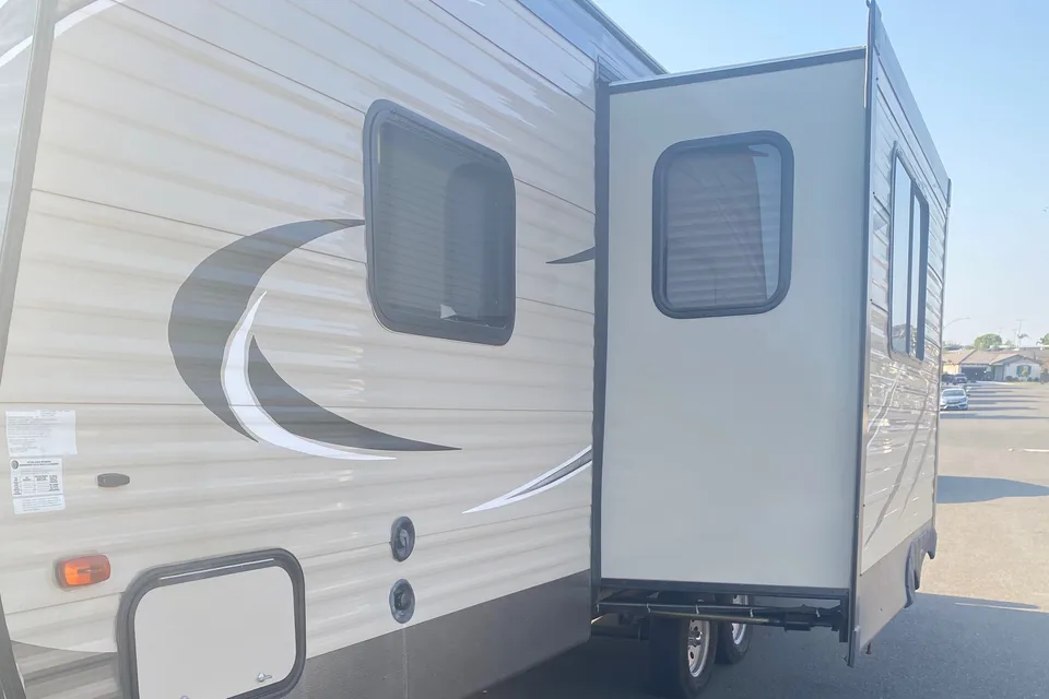 Della's Keystone Hideout Travel Trailer