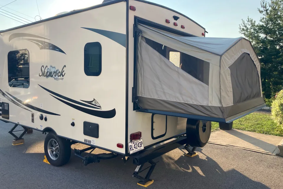 Shamrock 17’ Hybride 