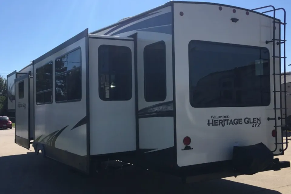 Rick 's Forest River Wildwood Heritage Glen LTZ Fifth Wheel
