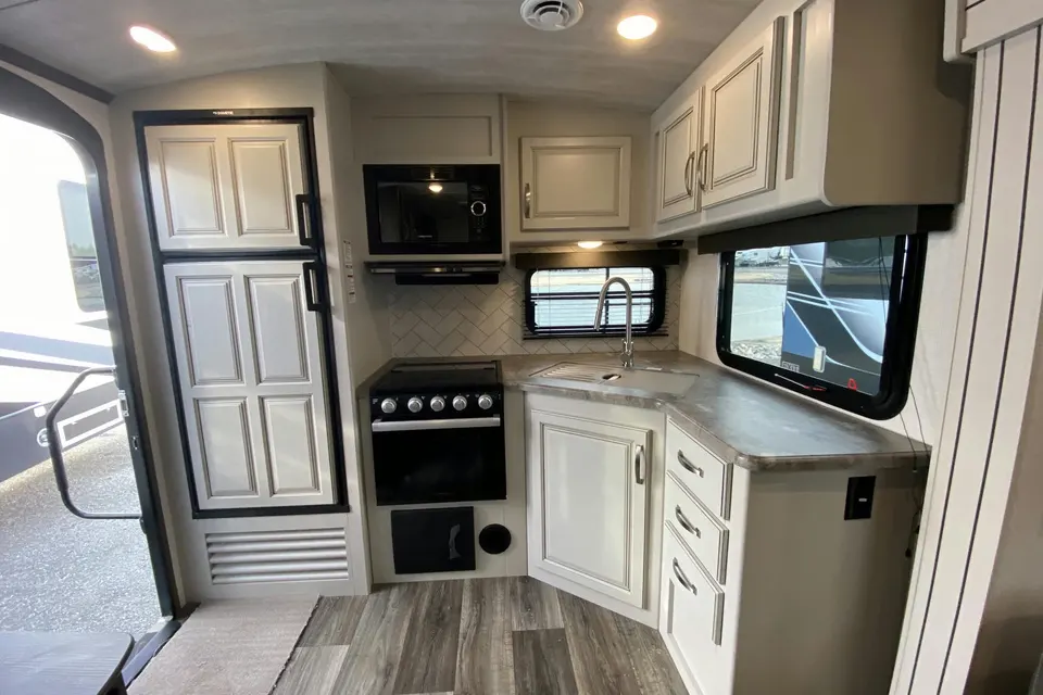 Marvel’s Keystone Cougar 26RKS Travel Trailer