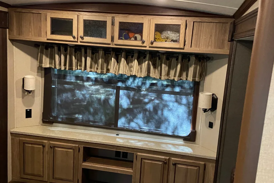 Thomas's Shasta Phoenix 35bh Fifth Wheel