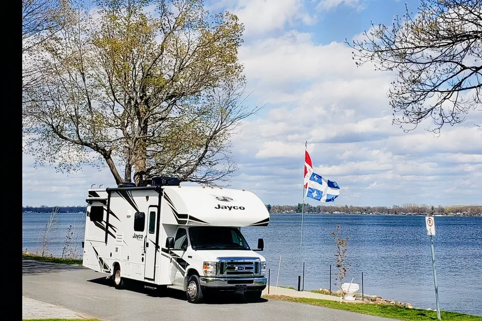 The Freedom with Jayco REDHAWK Classe C