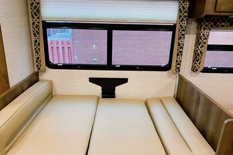 The Freedom with Jayco REDHAWK Classe C