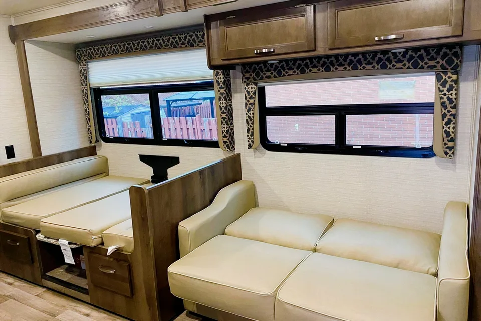 The Freedom with Jayco REDHAWK Classe C