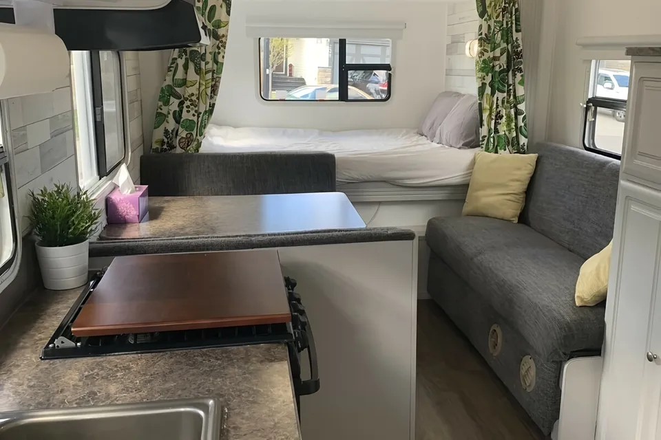 Benny’s Bunkhouse R Vision Trail Cruiser Travel Trailer