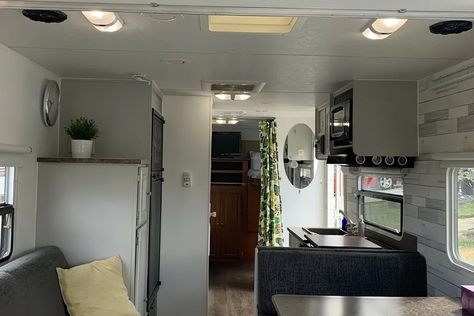 Benny’s Bunkhouse R Vision Trail Cruiser Travel Trailer