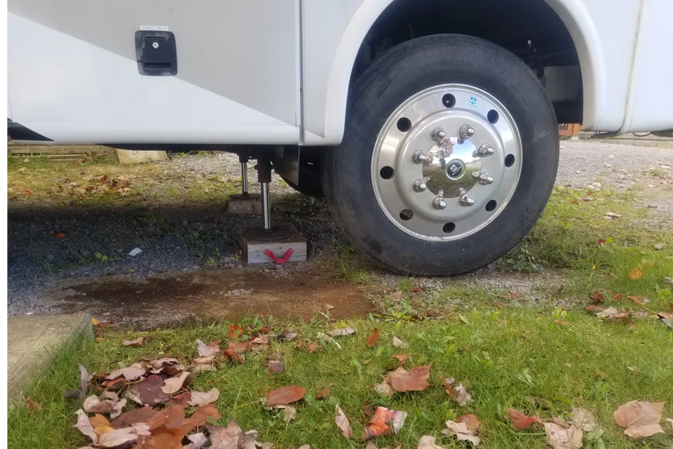 Class A Toyhauler 8 persons wheelchair access + garage for motorcycle, golfcart, ATV, 37 feet long
