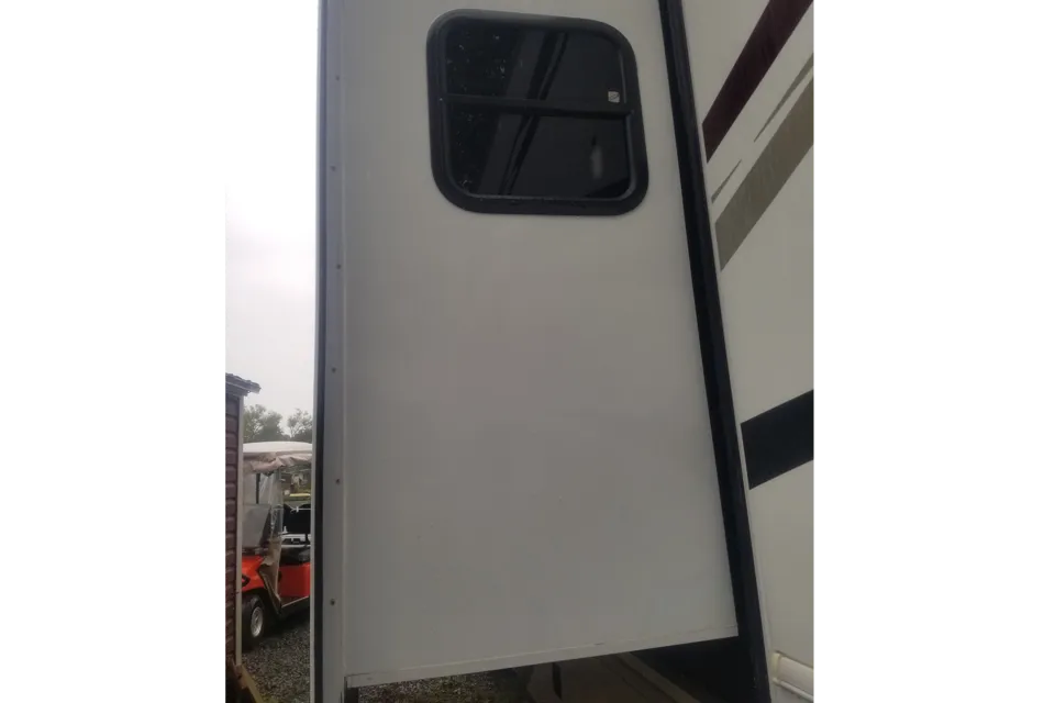 Class A Toyhauler 8 persons wheelchair access + garage for motorcycle, golfcart, ATV, 37 feet long