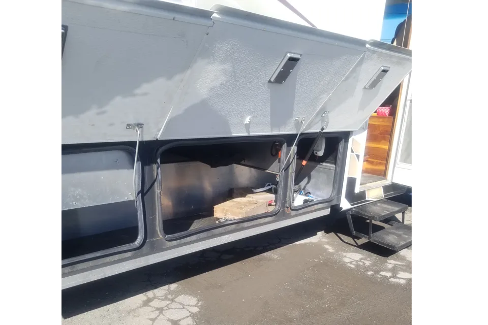 Class A Toyhauler 8 persons wheelchair access + garage for motorcycle, golfcart, ATV, 37 feet long