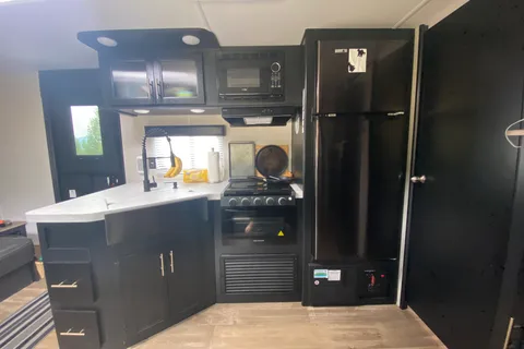 Weirs Grey wolf 27RR  Toy Hauler 