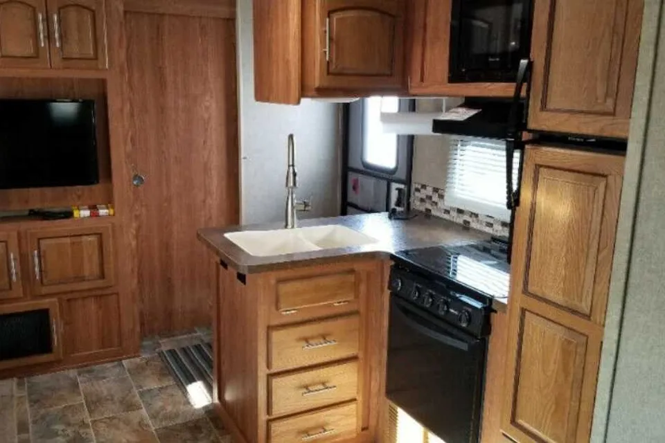 Large Unit- Great for Any "Glamper"