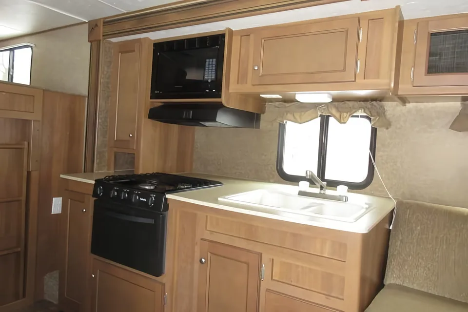 Coachmen Apex Ultra Lit 28LE Travel Trailer