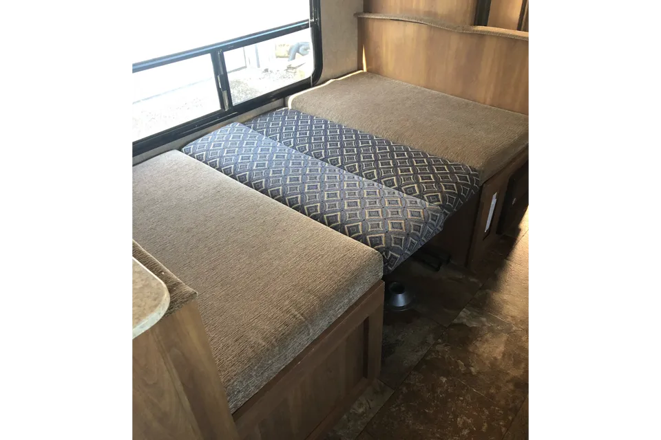 Coachmen Apex Ultra Lit 28LE Travel Trailer