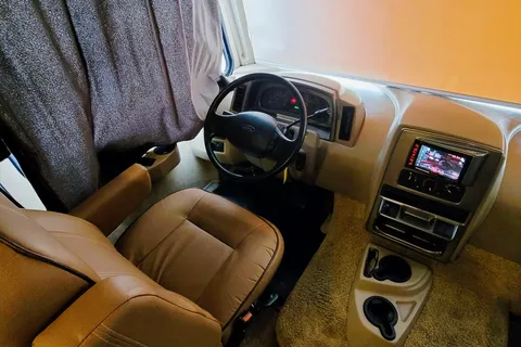 Conor's Winnebago Vista Class A