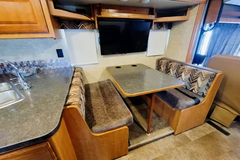 Conor's Winnebago Vista Class A