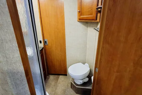 Conor's Winnebago Vista Class A