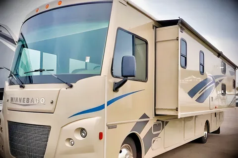 Conor's Winnebago Vista Class A