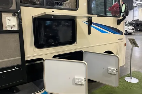 Gus the Bus-Winnebago Vista-KING bedroom, Bunk Beds and Queen Loft *ONBOARD WIFI*