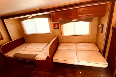 Arie's 31 foot Minnie Winnie 31K