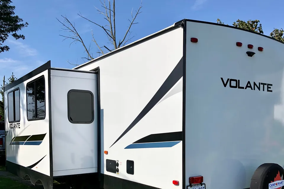 Jesse & Tracey’s  Keystone Crossroads Volante Travel Trailer