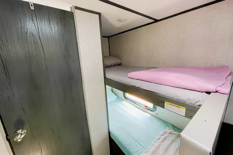 🚐 The Campventure Cruiser 🚐 Sleeps 6 • Dutchman Travel Trailer • Ready for adventure!