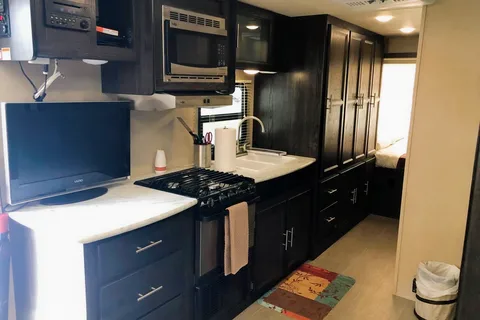 “KODY” Kodiak Dutchmen RV Kodiak Ultra-Lite  Hybrid
