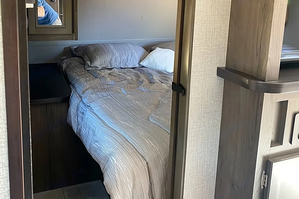 29 Ft. Jayco Rocky Mountain Edition Travel Trailer