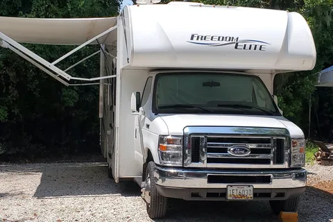 Modern Thor Freedom Elite RV 22FT