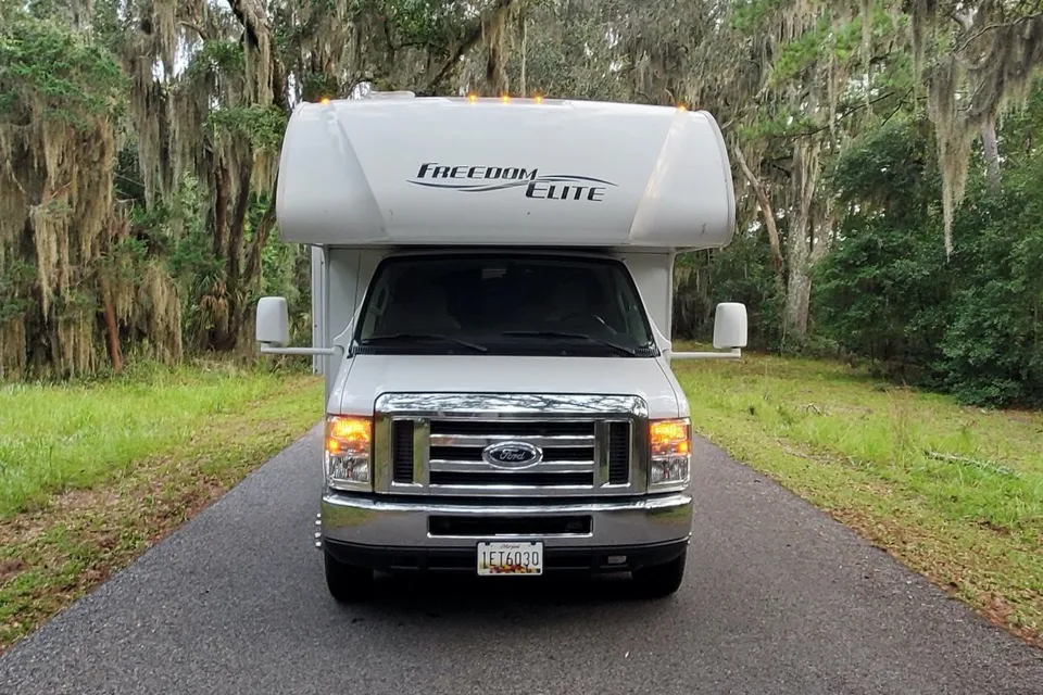 Modern Thor Freedom Elite RV 22FT