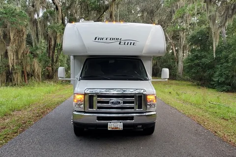 Modern Thor Freedom Elite RV 22FT