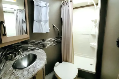 Modern Thor Freedom Elite RV 22FT