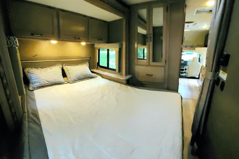 Modern Thor Freedom Elite RV 22FT