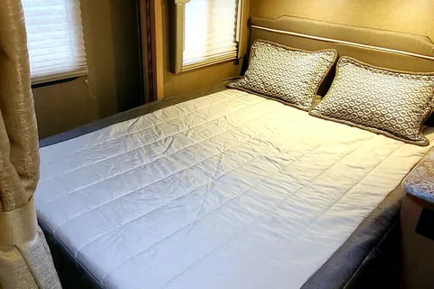 Modern Thor Freedom Elite RV 22FT