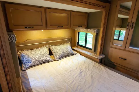 Modern Thor Freedom Elite RV 22FT