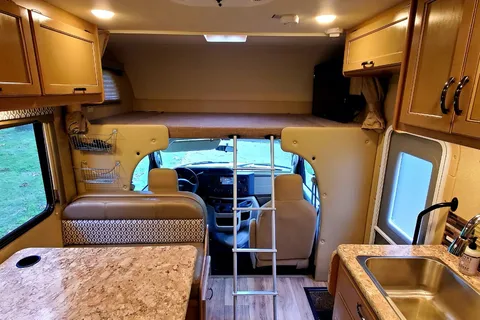 Modern Thor Freedom Elite RV 22FT