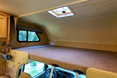 Modern Thor Freedom Elite RV 22FT
