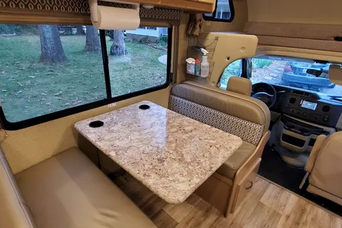 Modern Thor Freedom Elite RV 22FT