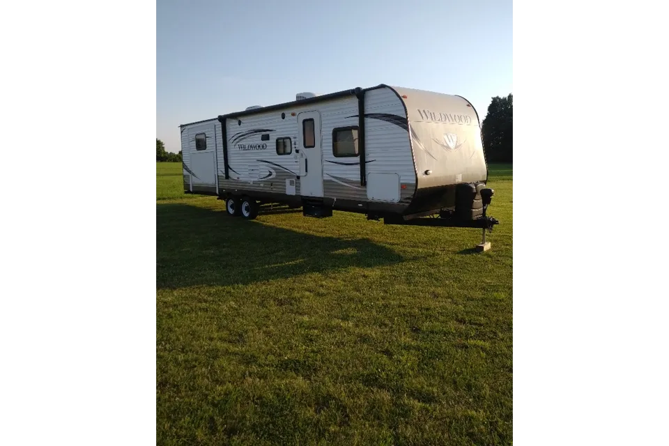 Forest River Wildwood 31KQBTS Travel Trailer