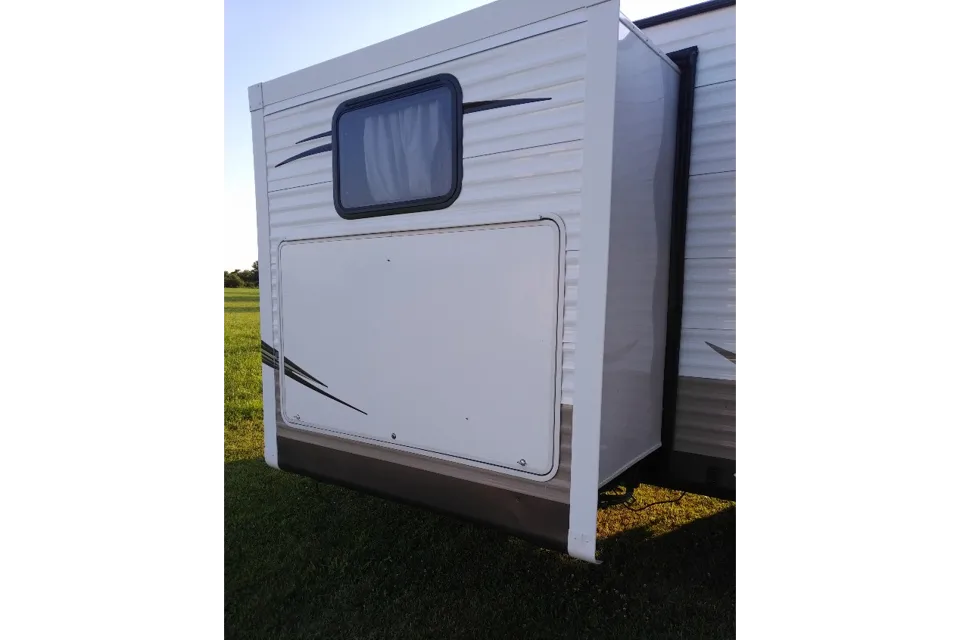 Forest River Wildwood 31KQBTS Travel Trailer