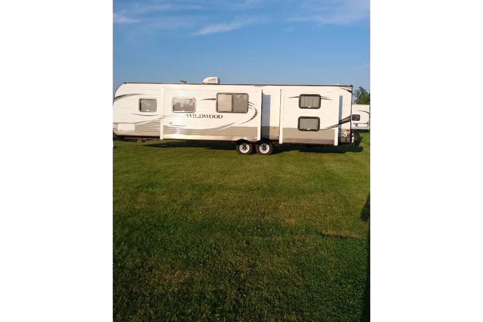 Forest River Wildwood 31KQBTS Travel Trailer