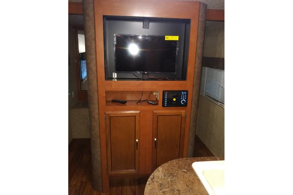 Forest River Wildwood 31KQBTS Travel Trailer