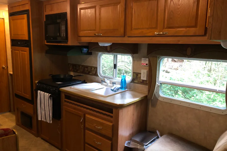 Trent's Jayco Jay Flight 27' Travel Trailer