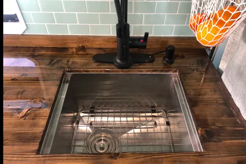 Yosemite 2500 Bessie the Promaster w/ 900W Diesel